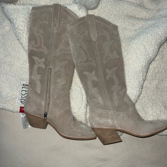 Dolce Vita suede cowboy boots! - Picture 2 of 5